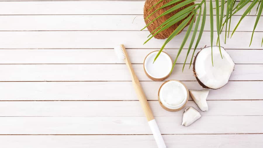 הכנת משחה טבעית לבדיקה אם שמן קוקוס טוב לשיניים